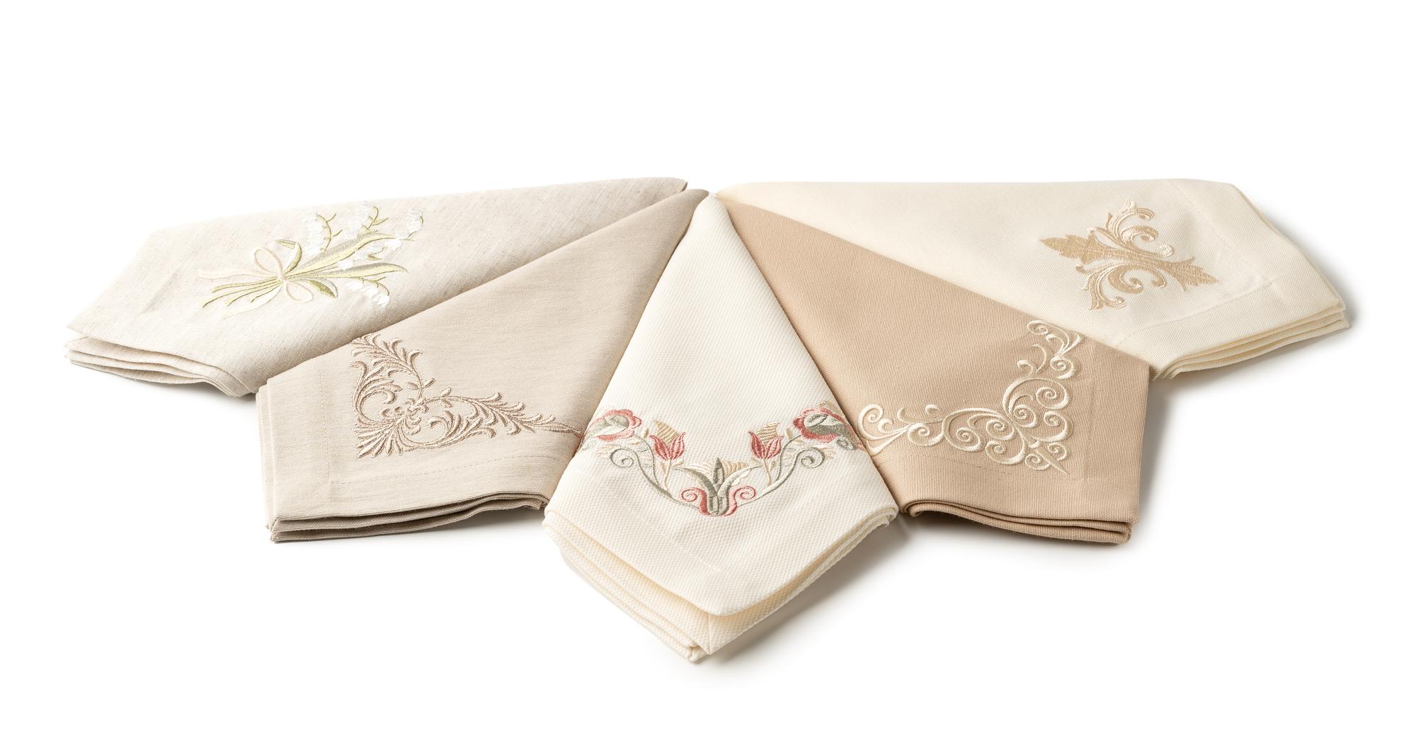 Set of embroidered linen napkins